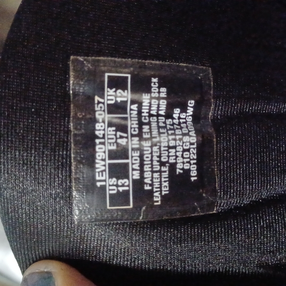 Sneakers - Picture 4 of 4